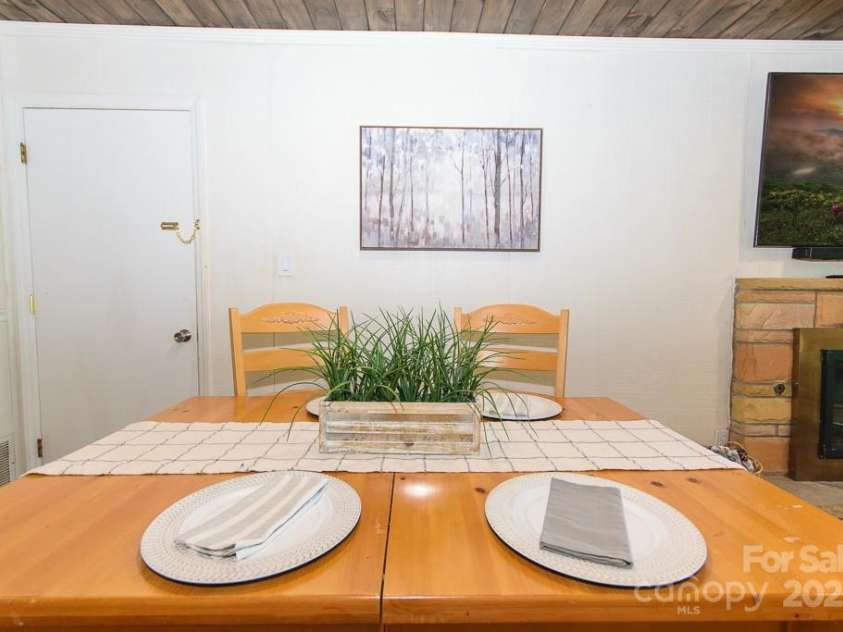 220 Northridge Road, Beech Mountain, NC 28604.  MLS# CAR4300287, YatesRealty ID 16799. 