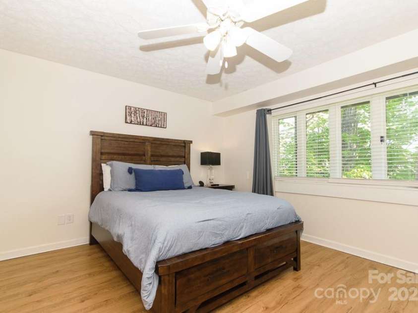 220 Northridge Road, Beech Mountain, NC 28604.  MLS# CAR4300287, YatesRealty ID 16799. 