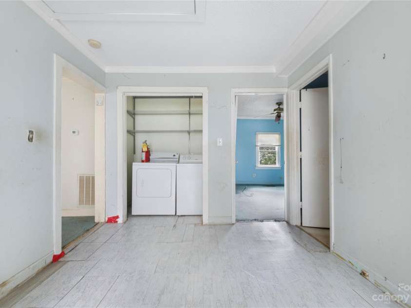 440 Oakland Avenue, Statesville, NC 28677.  MLS# CAR4080981, YatesRealty ID 168. Laundry & Kitchen