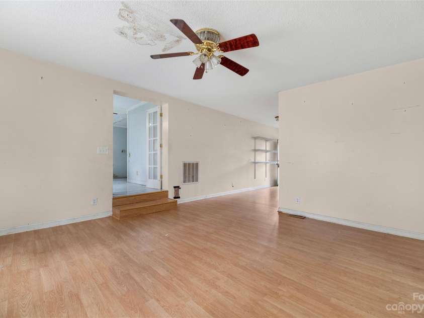 440 Oakland Avenue, Statesville, NC 28677.  MLS# CAR4080981, YatesRealty ID 168. Owners Suite/ Bonus Room