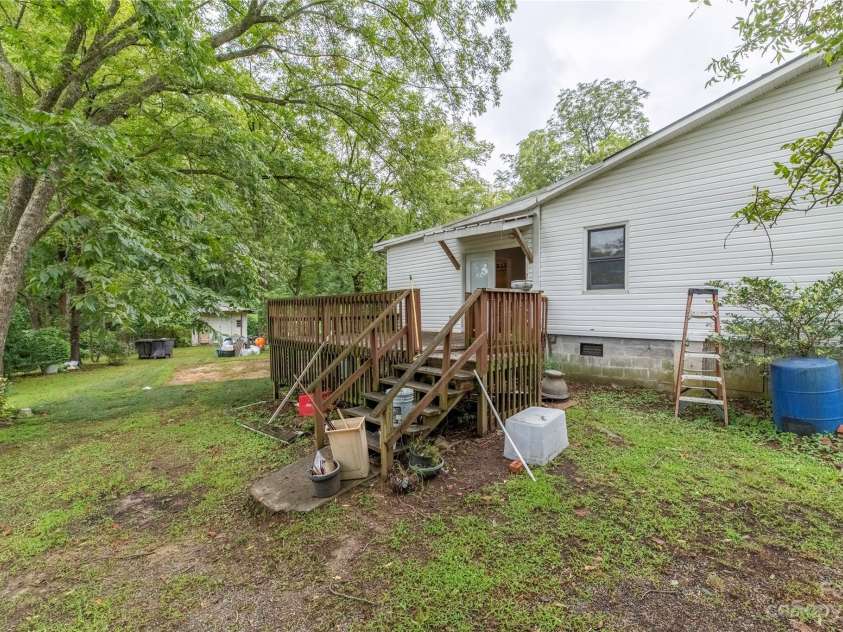 440 Oakland Avenue, Statesville, NC 28677.  MLS# CAR4080981, YatesRealty ID 168. Spacious Back yard( All Debris has been removed)