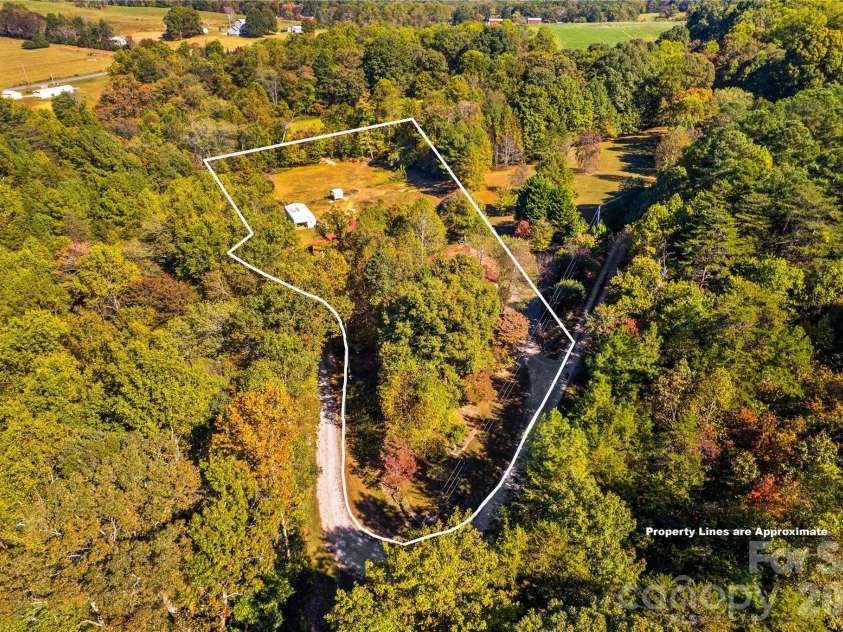153 Mcgregor Lane, Statesville, NC 28625.  MLS# CAR4314414, YatesRealty ID 16800. 