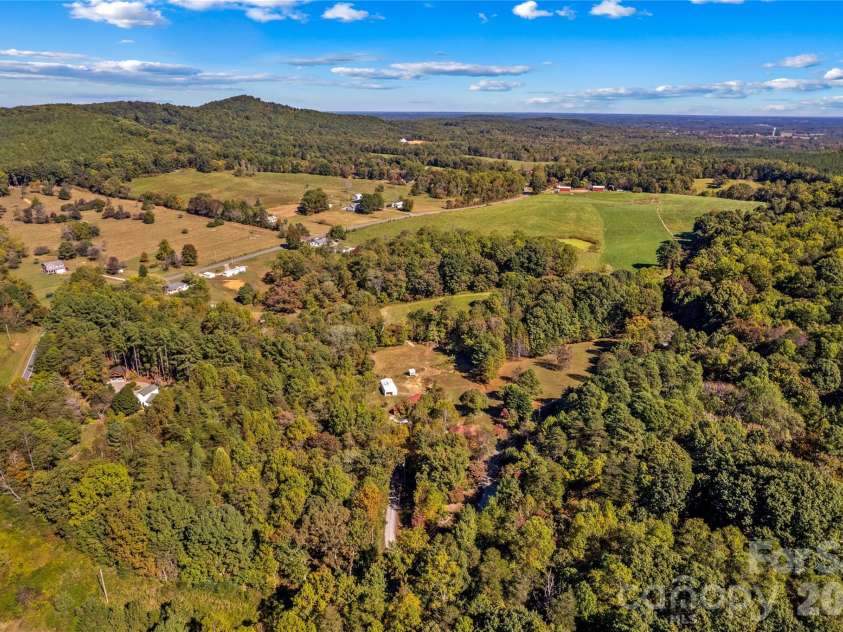 153 Mcgregor Lane, Statesville, NC 28625.  MLS# CAR4314414, YatesRealty ID 16800. 