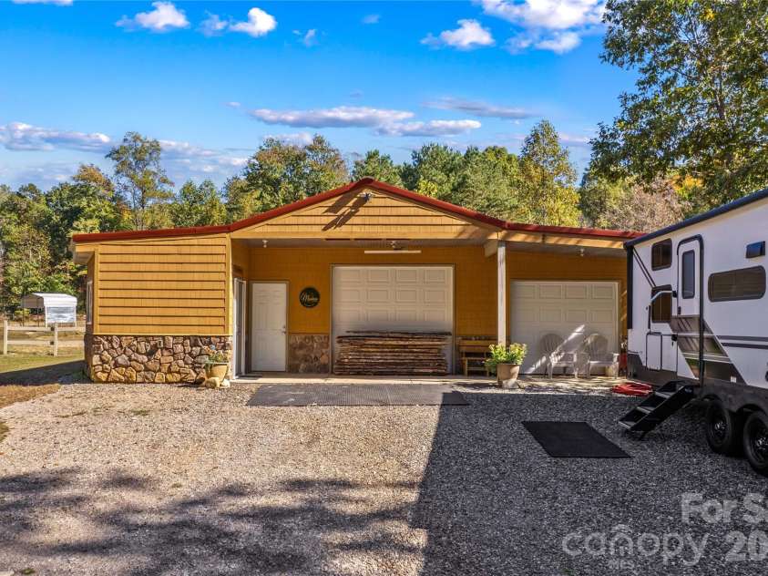 153 Mcgregor Lane, Statesville, NC 28625.  MLS# CAR4314414, YatesRealty ID 16800. 
