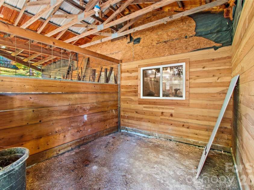 153 Mcgregor Lane, Statesville, NC 28625.  MLS# CAR4314414, YatesRealty ID 16800. 