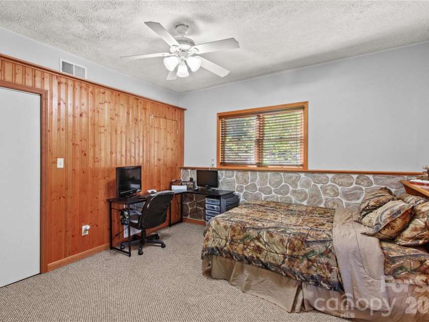 153 Mcgregor Lane, Statesville, NC 28625.  MLS# CAR4314414, YatesRealty ID 16800. 