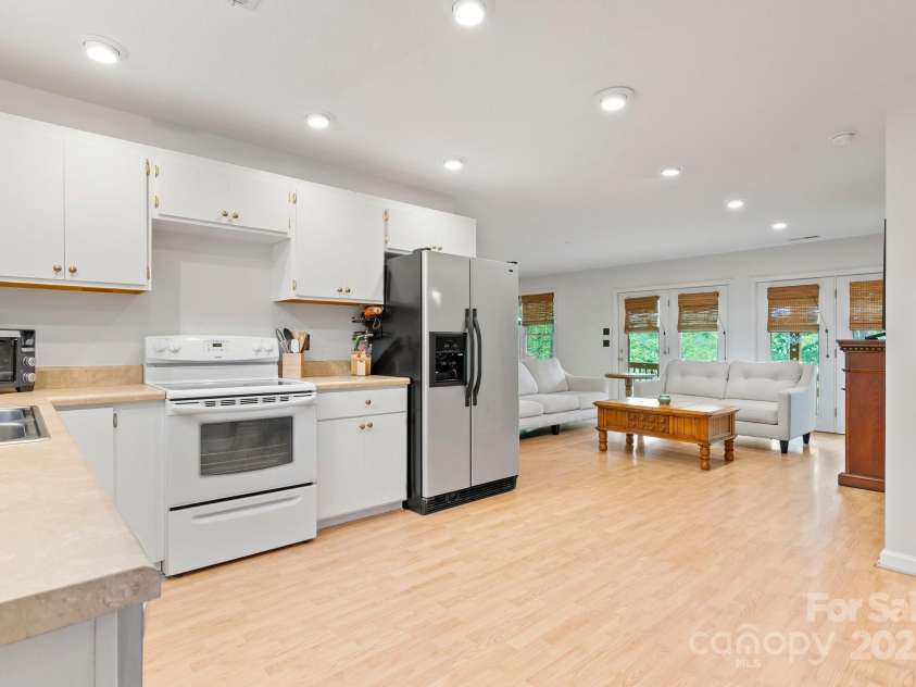 450 West Lake Road, Marion, NC 28752.  MLS# CAR4250794, YatesRealty ID 16800. 