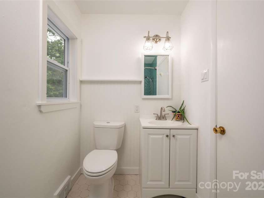 12 Canterbury Road, Asheville, NC 28805.  MLS# CAR4260435, YatesRealty ID 16801. 