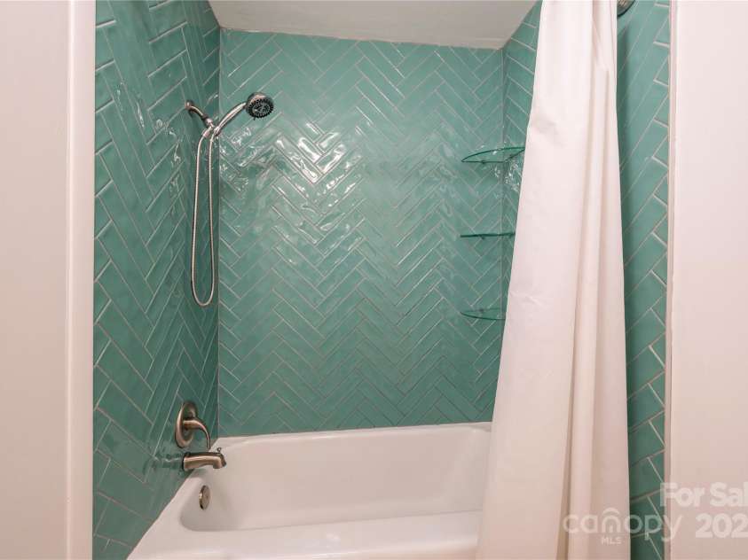 12 Canterbury Road, Asheville, NC 28805.  MLS# CAR4260435, YatesRealty ID 16801. 