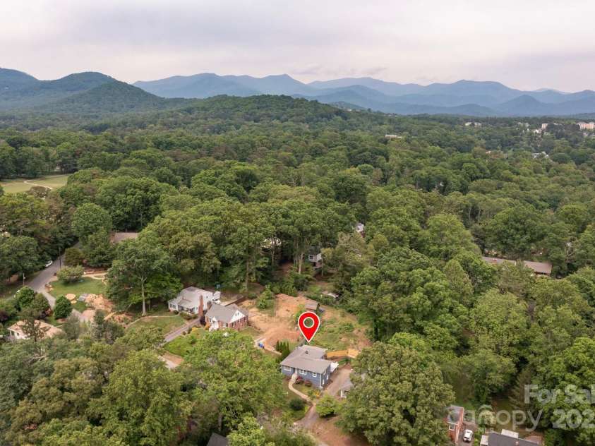 12 Canterbury Road, Asheville, NC 28805.  MLS# CAR4260435, YatesRealty ID 16801. Mountain Views From Above Home