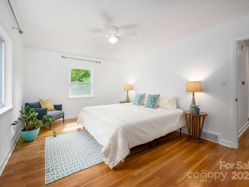 12 Canterbury Road, Asheville, NC 28805.  MLS# CAR4260435, YatesRealty ID 16801. Primary Bedroom