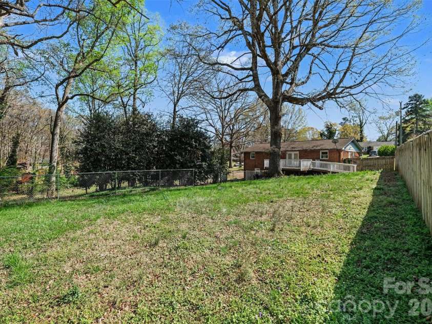 2230 Kenwood Drive, Kannapolis, NC 28081.  MLS# CAR4361170, YatesRealty ID 16801. 