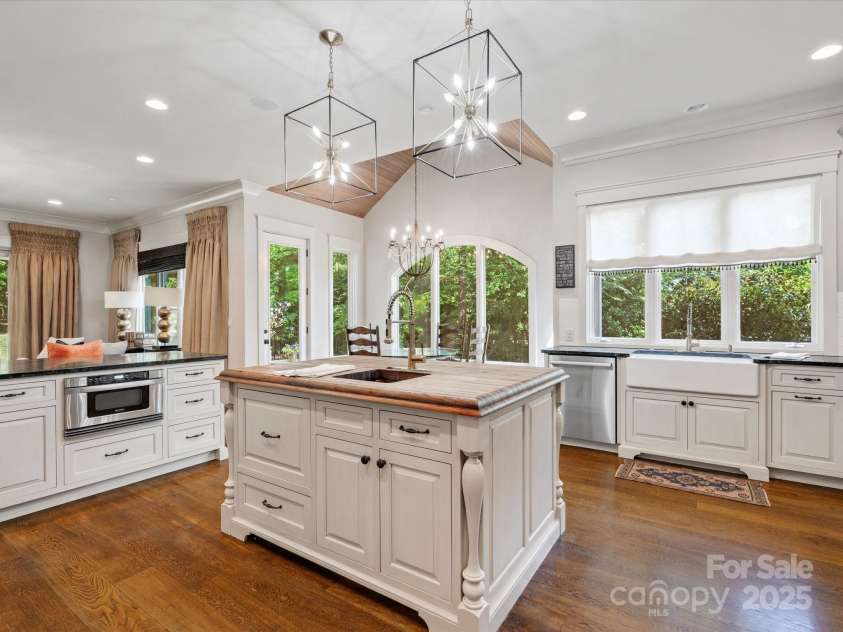 7906 Skye Lochs Drive, Waxhaw, NC 28173.  MLS# CAR4253185, YatesRealty ID 16803. 