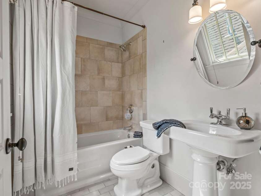 7906 Skye Lochs Drive, Waxhaw, NC 28173.  MLS# CAR4253185, YatesRealty ID 16803. 