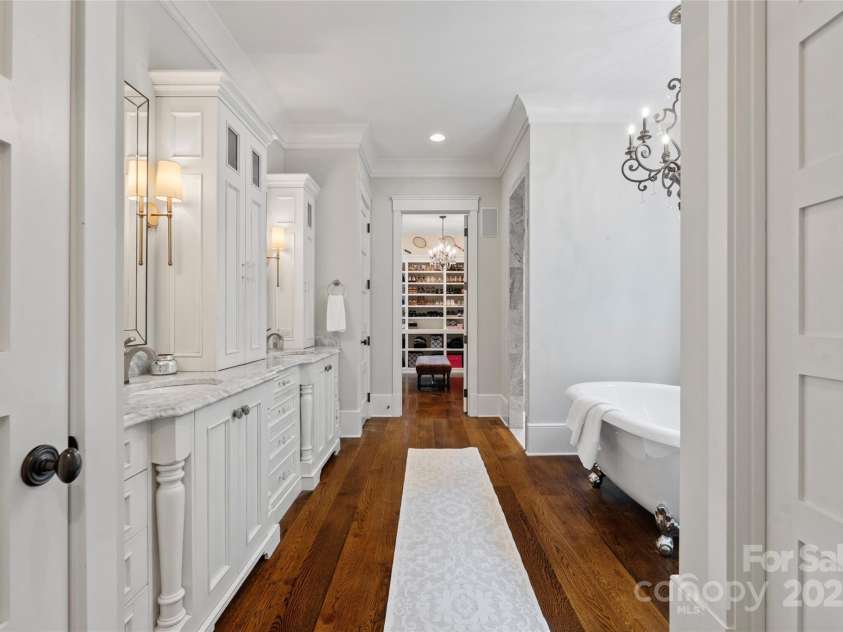 7906 Skye Lochs Drive, Waxhaw, NC 28173.  MLS# CAR4253185, YatesRealty ID 16803. Don't miss the dual walk in closets + washer/dryer