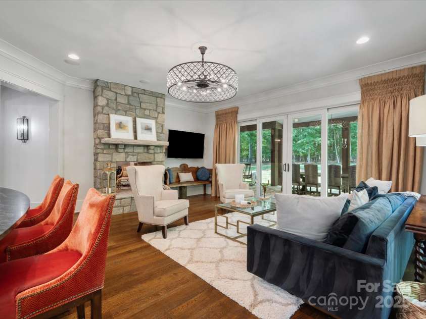 7906 Skye Lochs Drive, Waxhaw, NC 28173.  MLS# CAR4253185, YatesRealty ID 16803. Family room w/fireplace and huge sliders to backyard.