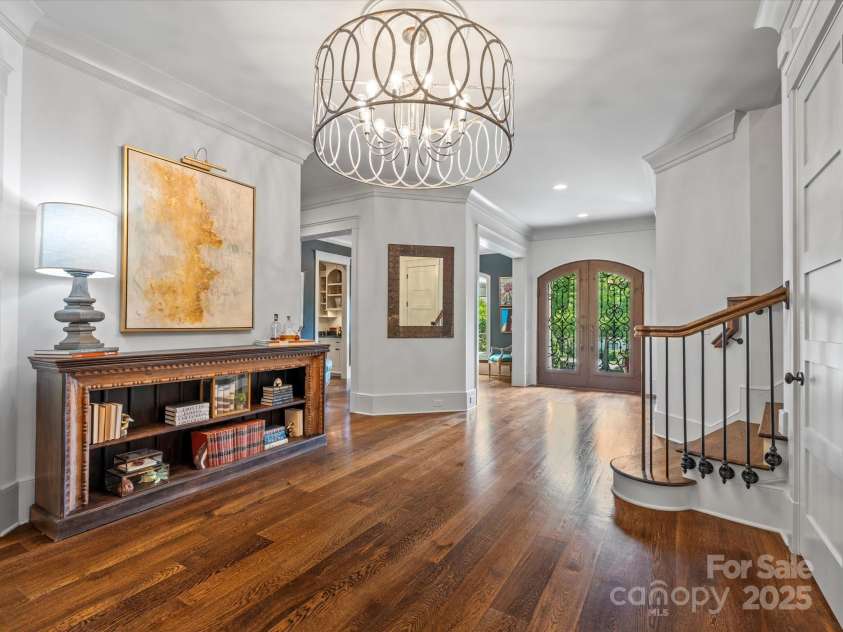 7906 Skye Lochs Drive, Waxhaw, NC 28173.  MLS# CAR4253185, YatesRealty ID 16803. Gleaming hardwoods in foyer