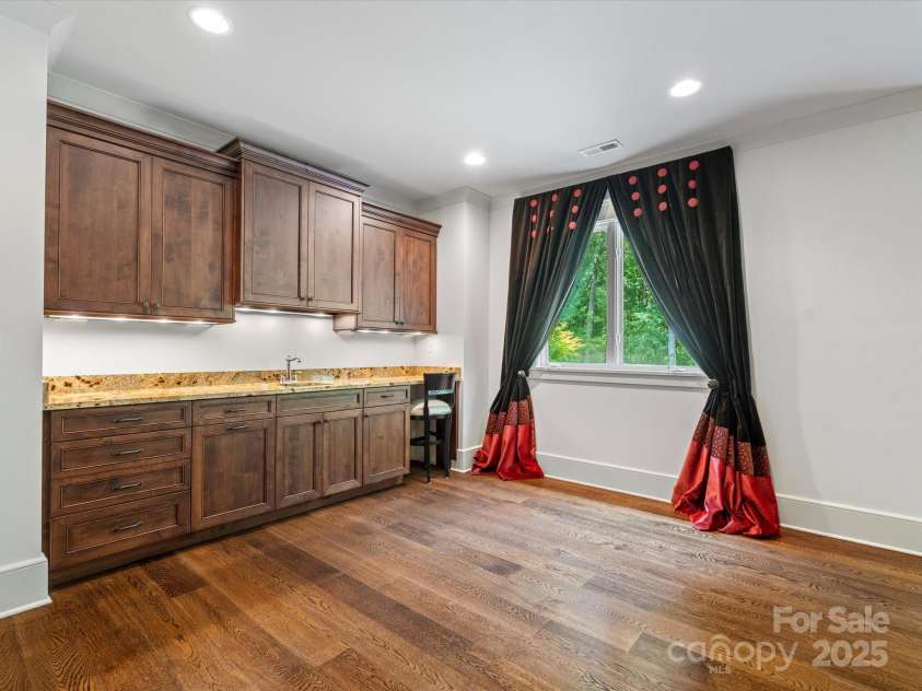 7906 Skye Lochs Drive, Waxhaw, NC 28173.  MLS# CAR4253185, YatesRealty ID 16803. Kitchenette