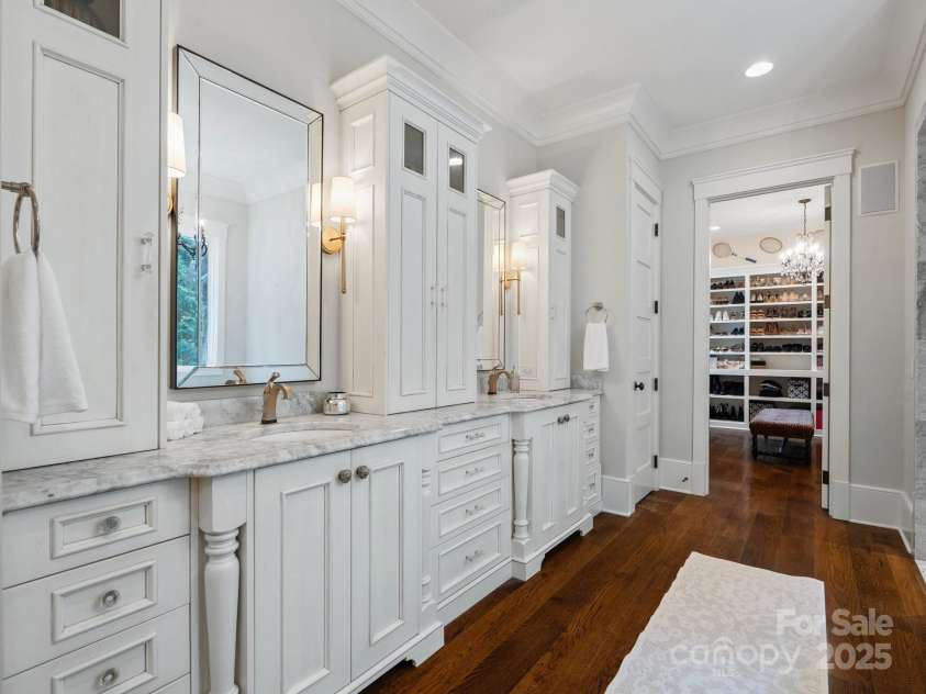 7906 Skye Lochs Drive, Waxhaw, NC 28173.  MLS# CAR4253185, YatesRealty ID 16803. Sumptuous primary bathroom