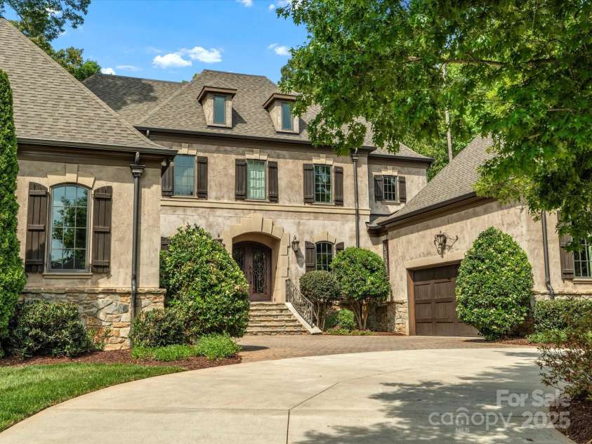 7906 Skye Lochs Drive, Waxhaw, NC 28173.  MLS# CAR4253185, YatesRealty ID 16803. Welcome home