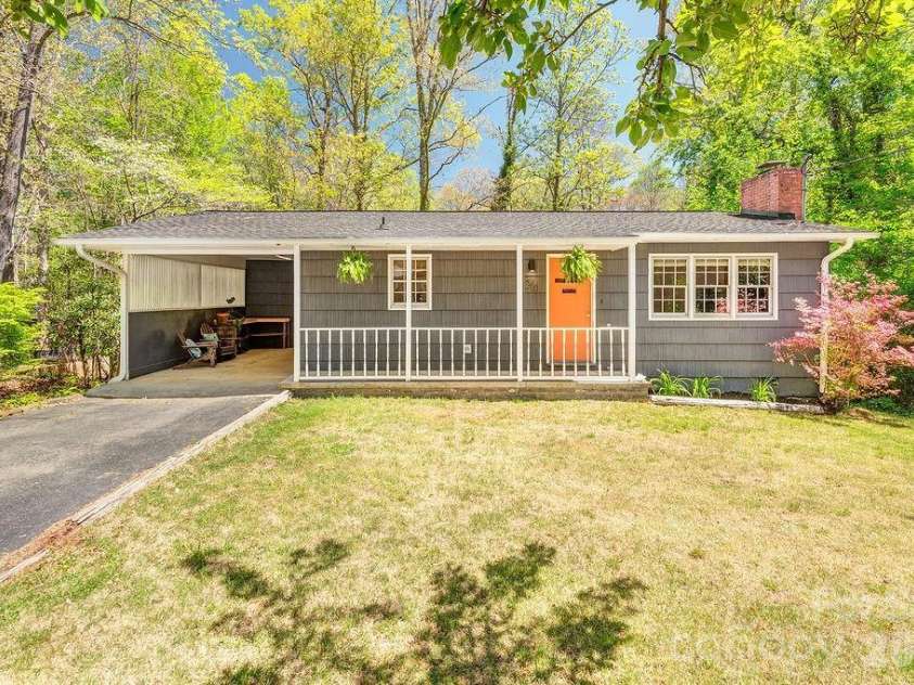 24 Forest Lane, Black Mountain, NC 28711.  MLS# CAR4369502, YatesRealty ID 16804. 