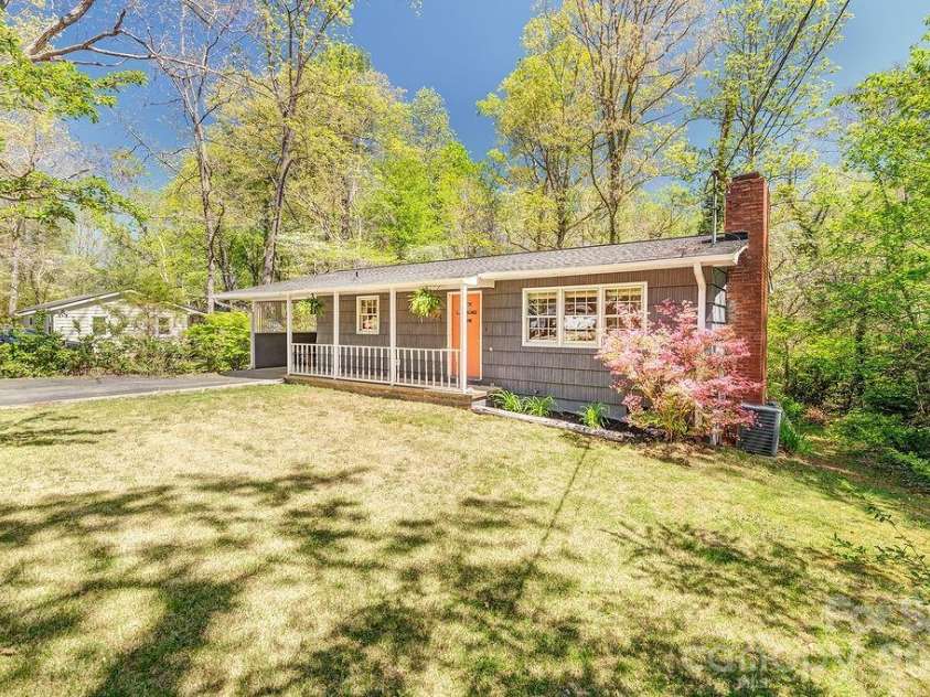 24 Forest Lane, Black Mountain, NC 28711.  MLS# CAR4369502, YatesRealty ID 16804. 