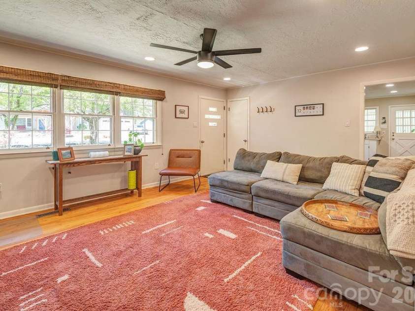 24 Forest Lane, Black Mountain, NC 28711.  MLS# CAR4369502, YatesRealty ID 16804. 