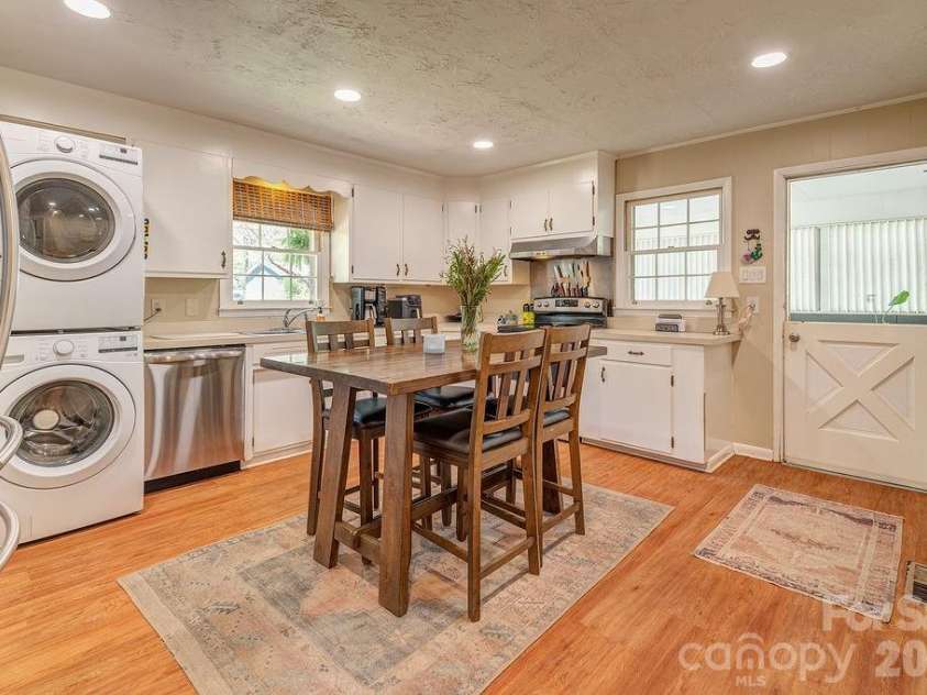 24 Forest Lane, Black Mountain, NC 28711.  MLS# CAR4369502, YatesRealty ID 16804. 