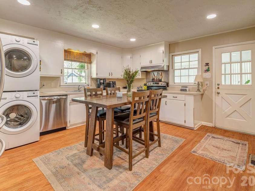 24 Forest Lane, Black Mountain, NC 28711.  MLS# CAR4369502, YatesRealty ID 16804. 