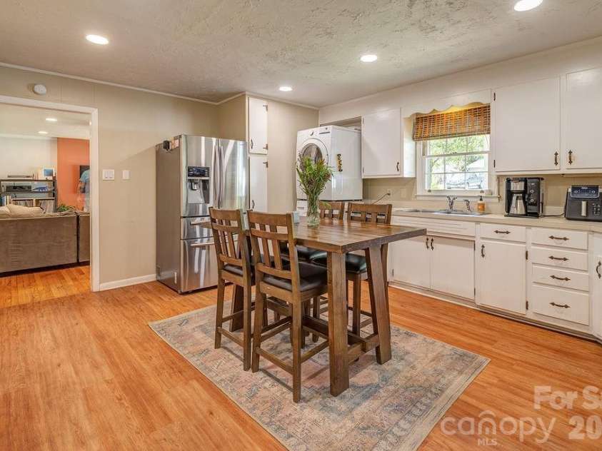 24 Forest Lane, Black Mountain, NC 28711.  MLS# CAR4369502, YatesRealty ID 16804. 