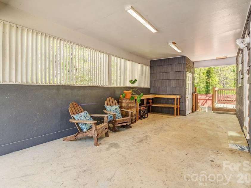 24 Forest Lane, Black Mountain, NC 28711.  MLS# CAR4369502, YatesRealty ID 16804. 