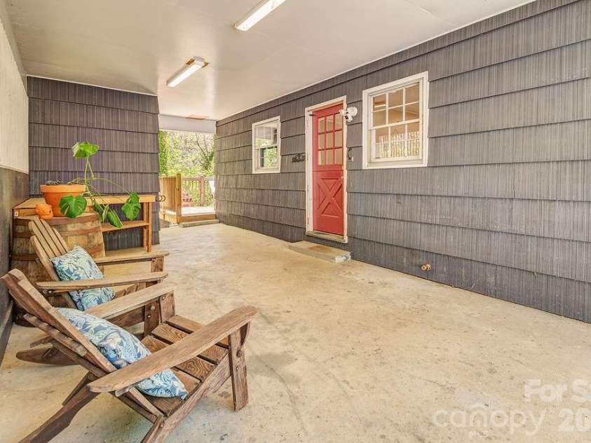 24 Forest Lane, Black Mountain, NC 28711.  MLS# CAR4369502, YatesRealty ID 16804. 