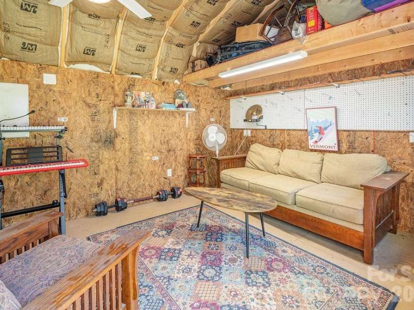24 Forest Lane, Black Mountain, NC 28711.  MLS# CAR4369502, YatesRealty ID 16804. 