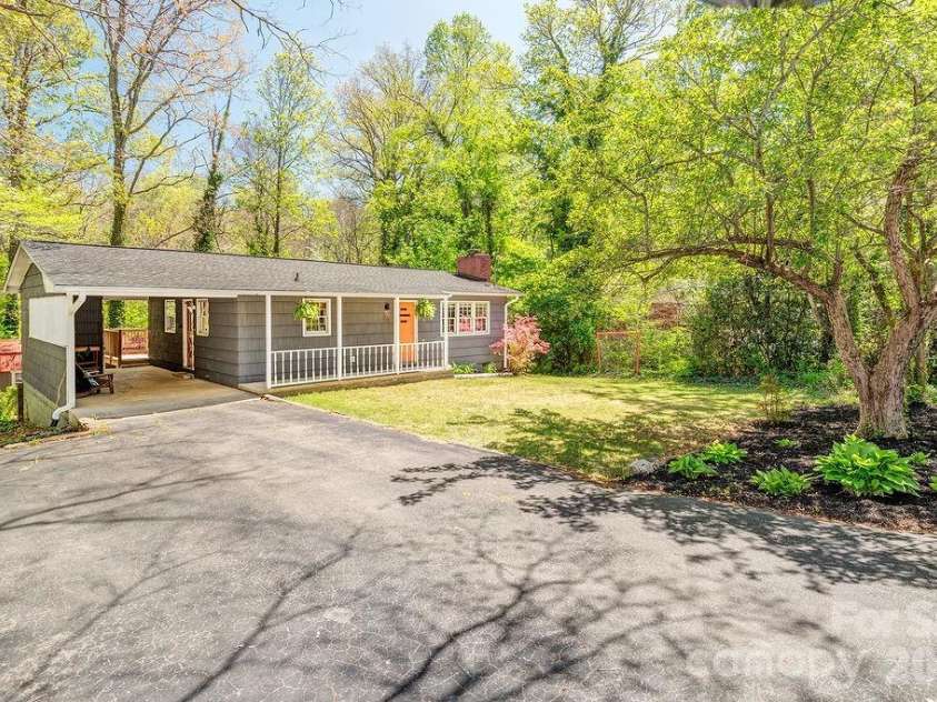 24 Forest Lane, Black Mountain, NC 28711.  MLS# CAR4369502, YatesRealty ID 16804. 