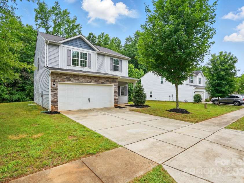 6322 Sydney Mae Lane, Charlotte, NC 28262.  MLS# CAR4260028, YatesRealty ID 16804. 