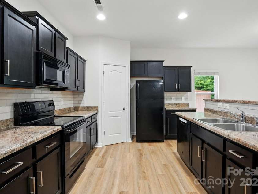 6322 Sydney Mae Lane, Charlotte, NC 28262.  MLS# CAR4260028, YatesRealty ID 16804. 