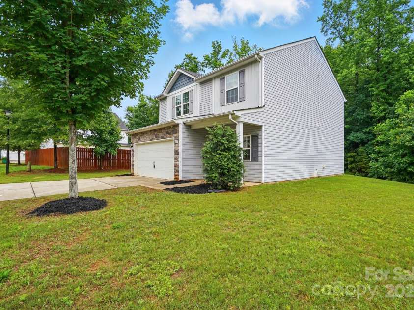 6322 Sydney Mae Lane, Charlotte, NC 28262.  MLS# CAR4260028, YatesRealty ID 16804. 