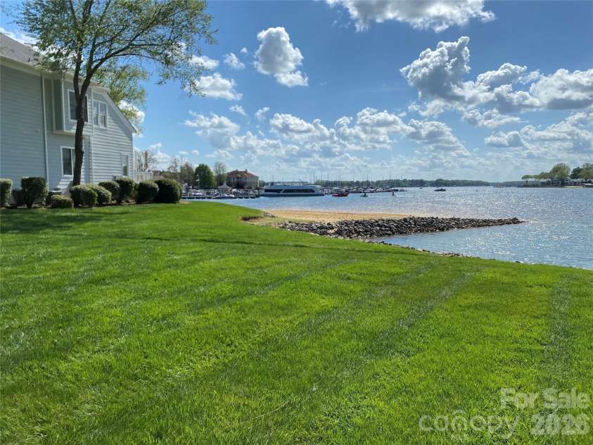 18809 Nautical Drive, Cornelius, NC 28031.  MLS# CAR4365474, YatesRealty ID 16807. 