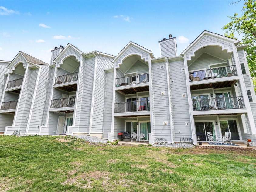 18809 Nautical Drive, Cornelius, NC 28031.  MLS# CAR4365474, YatesRealty ID 16807. 