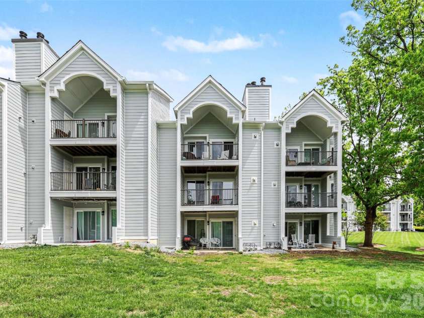 18809 Nautical Drive, Cornelius, NC 28031.  MLS# CAR4365474, YatesRealty ID 16807. 