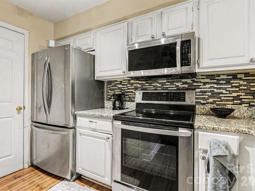 18809 Nautical Drive, Cornelius, NC 28031.  MLS# CAR4365474, YatesRealty ID 16807. 