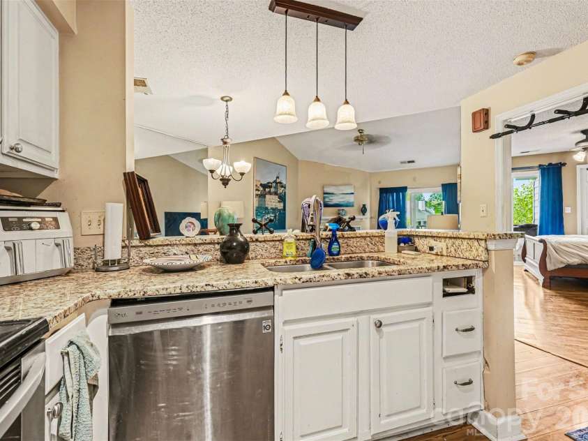 18809 Nautical Drive, Cornelius, NC 28031.  MLS# CAR4365474, YatesRealty ID 16807. 