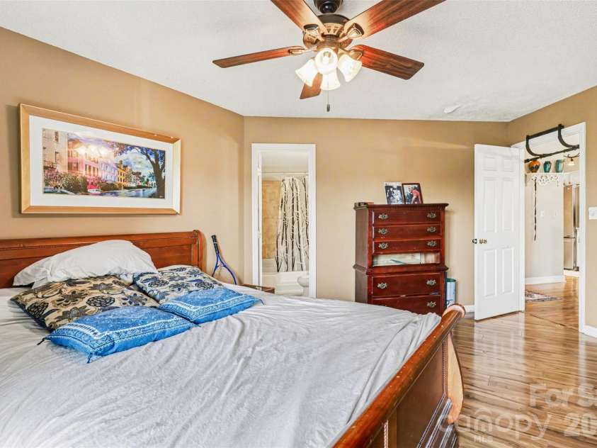 18809 Nautical Drive, Cornelius, NC 28031.  MLS# CAR4365474, YatesRealty ID 16807. 