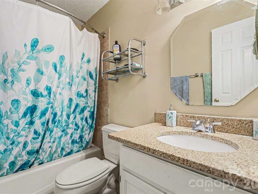 18809 Nautical Drive, Cornelius, NC 28031.  MLS# CAR4365474, YatesRealty ID 16807. 