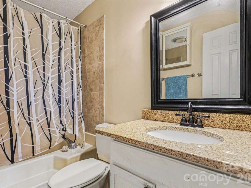 18809 Nautical Drive, Cornelius, NC 28031.  MLS# CAR4365474, YatesRealty ID 16807. 