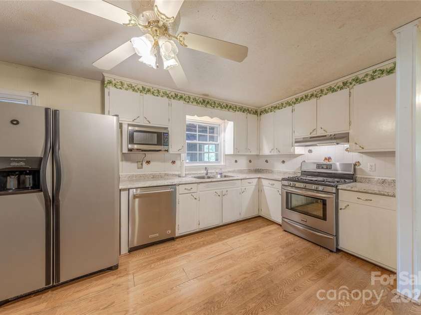 5840 Potter Road, Matthews, NC 28104.  MLS# CAR4261373, YatesRealty ID 16807. 