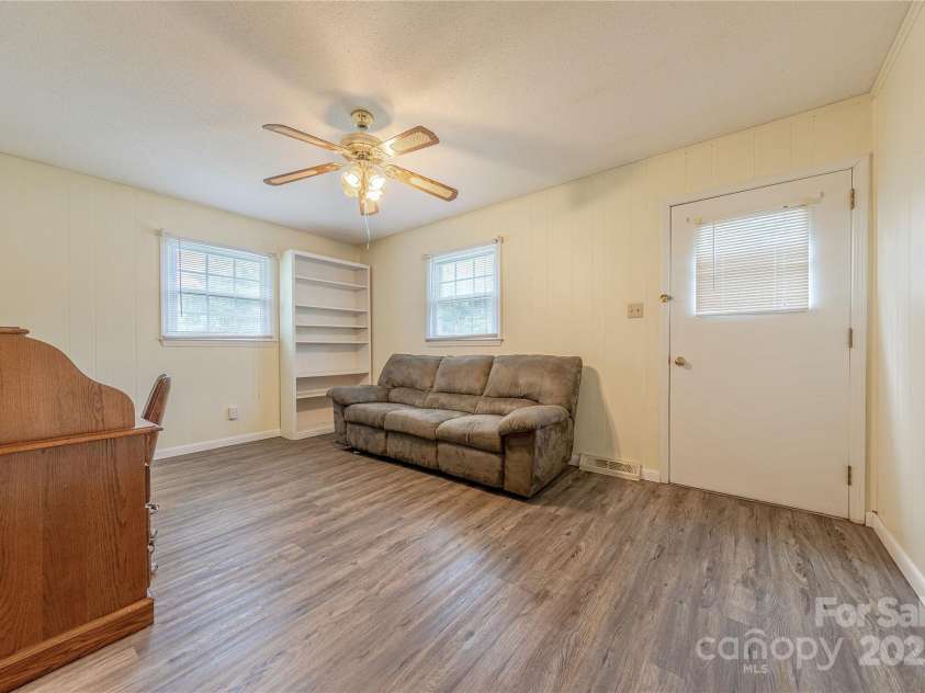 5840 Potter Road, Matthews, NC 28104.  MLS# CAR4261373, YatesRealty ID 16807. 