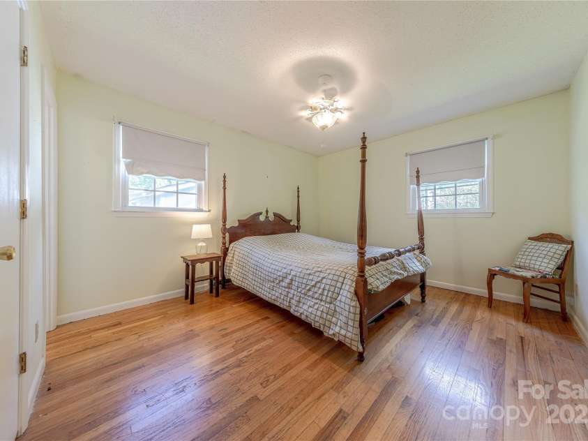 5840 Potter Road, Matthews, NC 28104.  MLS# CAR4261373, YatesRealty ID 16807. 