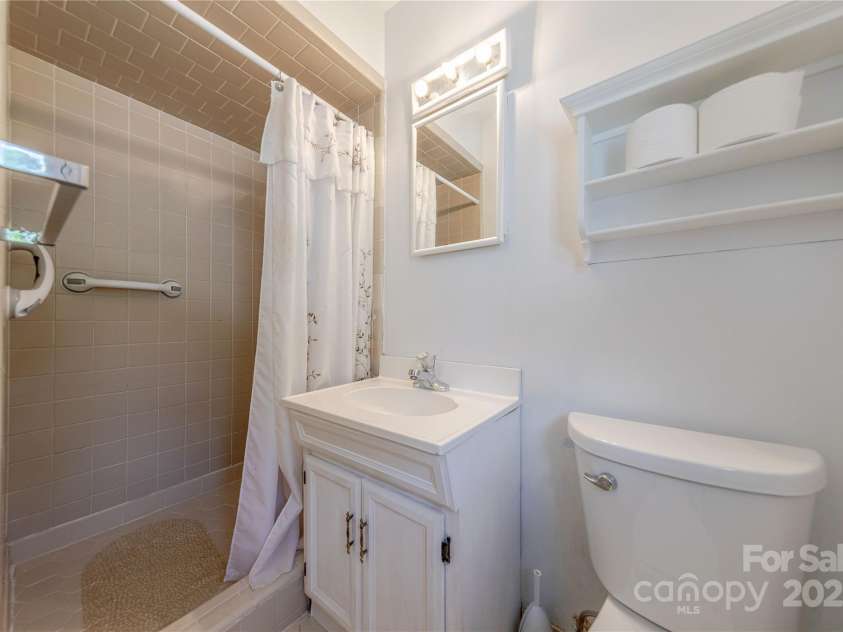 5840 Potter Road, Matthews, NC 28104.  MLS# CAR4261373, YatesRealty ID 16807. 