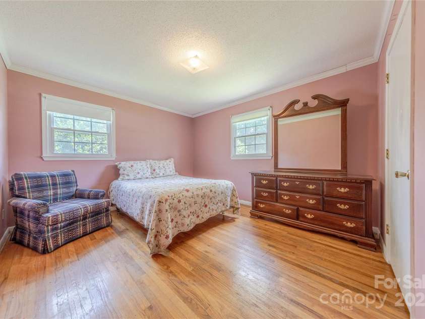 5840 Potter Road, Matthews, NC 28104.  MLS# CAR4261373, YatesRealty ID 16807. 